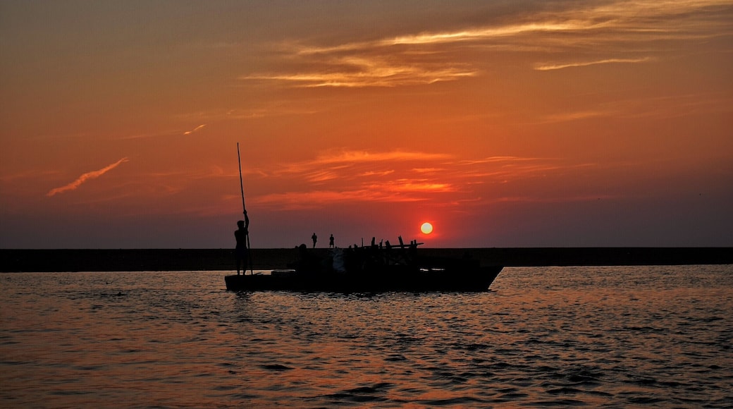 This place is much much more beautiful than how it looks in this particular picture. The perfectly round star and the mesmerizing water holding that particular boat and life aboard!
#bruisedpassports