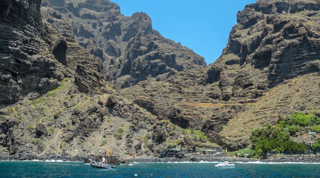 Out of the gorge (canyon) mask on the ocean shore.