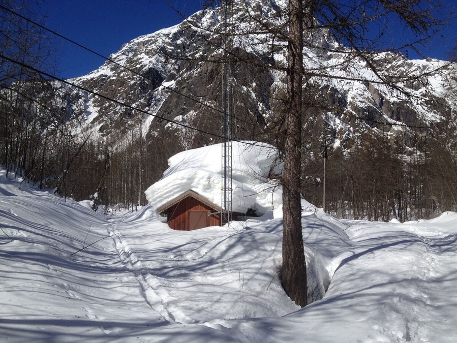 Puy saint vincent - france - snow shoeing
