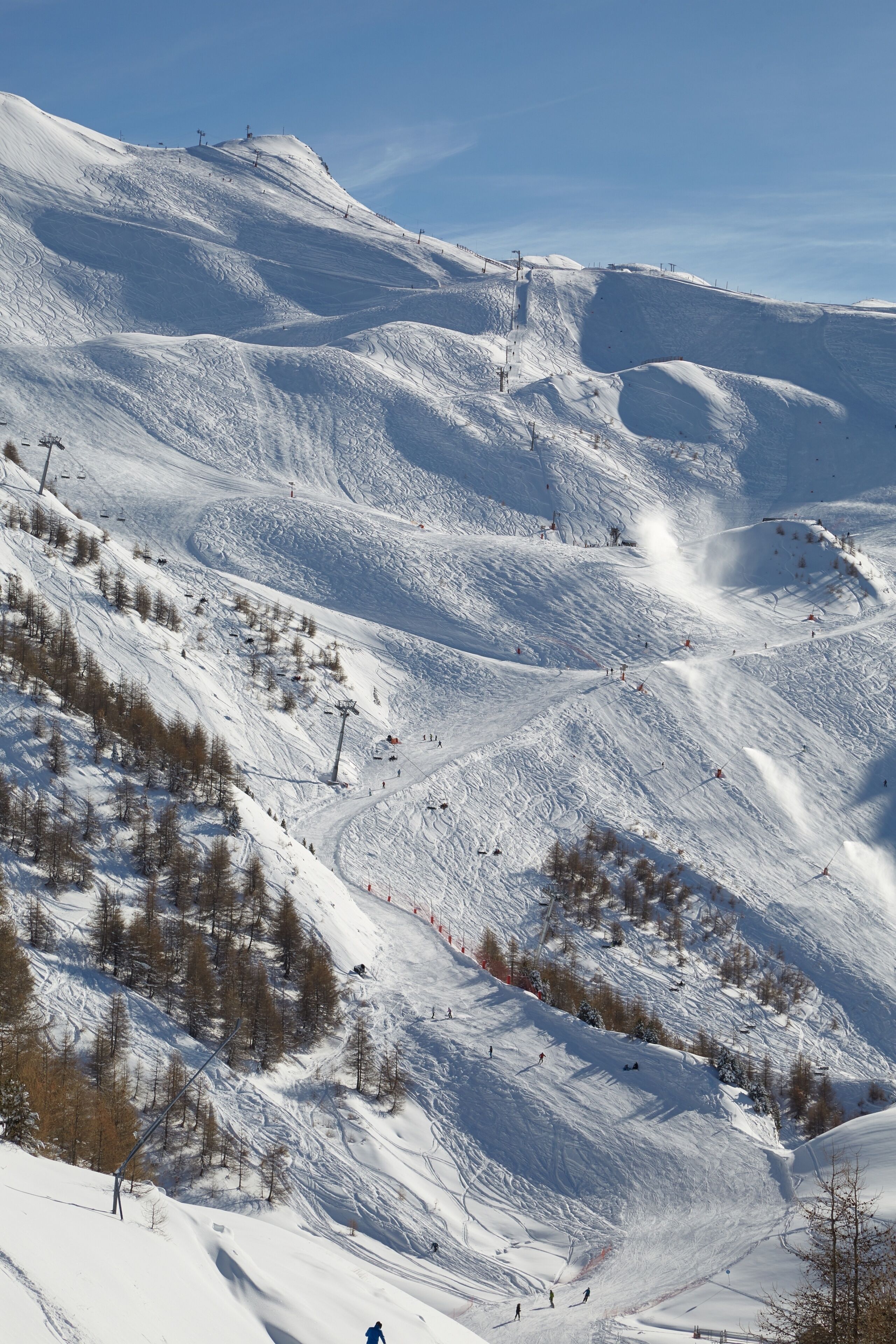 View of the ski slopes in Les Orres