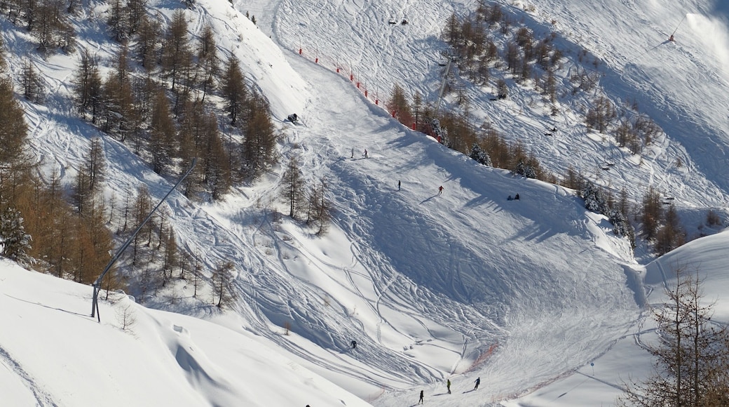 View of the ski slopes in Les Orres