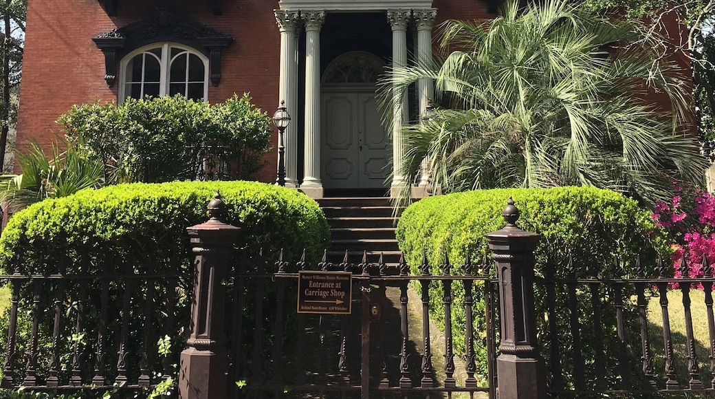 Where the guy murder his lover in "Midnight in the Garden of Good and Evil."
#StunningStructures