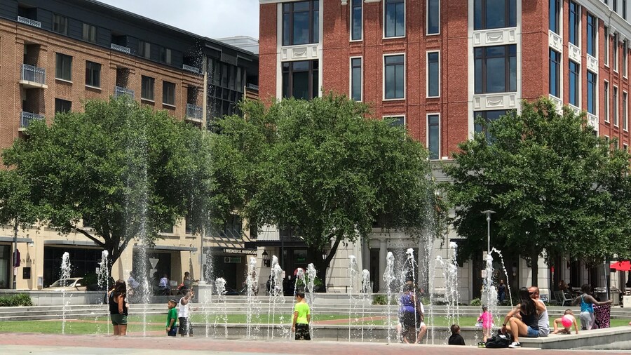 #TroveOnTuesday
Cooling off in Savannah in City Market.
