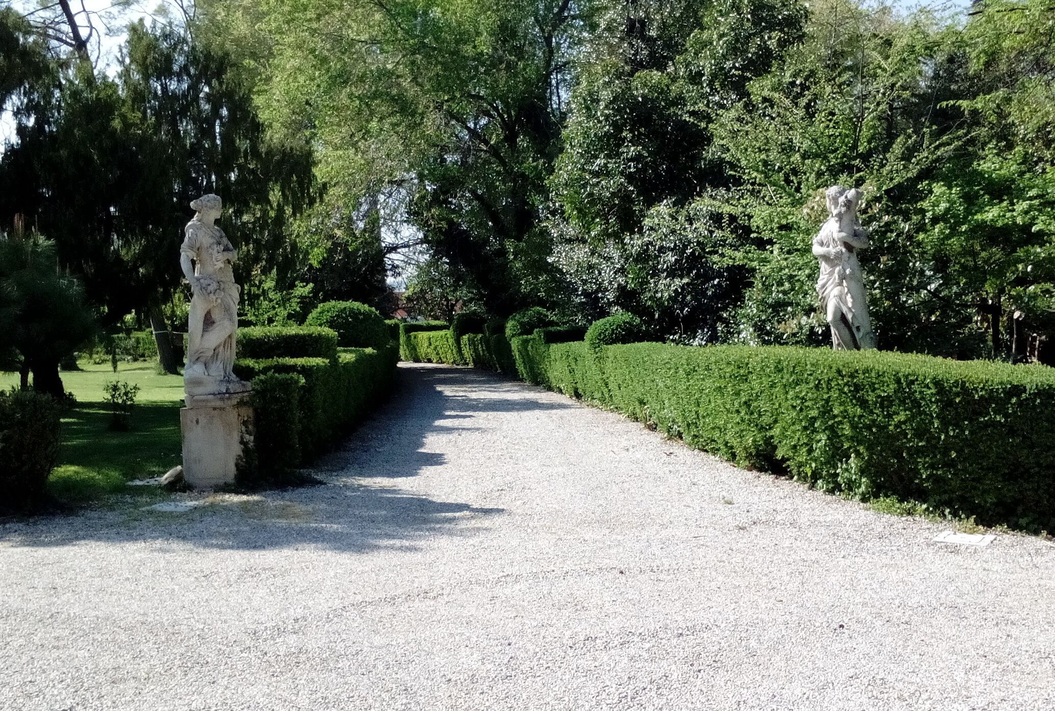 Ingresso del parco della villa Acquistapace a San Pietro in Cariano, provincia di Verona
