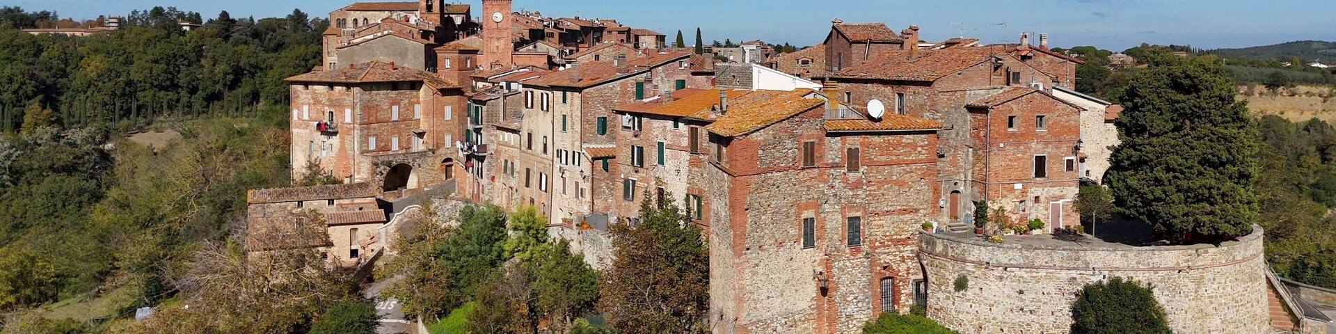 Il borgo medievale di Monteleone d'Orvieto in Umbria, Terni, Italia.
Vista panoramica dell'antico borgo, meta turistica di stranieri e villeggianti.