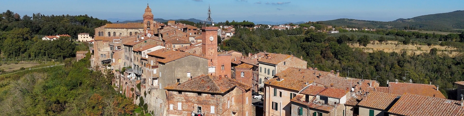 Il borgo medievale di Monteleone d'Orvieto in Umbria, Terni, Italia.
Vista panoramica dell'antico borgo, meta turistica di stranieri e villeggianti.