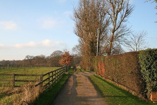 Bridleway to Sprat's Hatch Bridge. A public bridleway (Dogmersfield 4) connects Sprat's Hatch Lane with Swan's Farm 624586 via 1094785, and is here passing Sprat's Hatch Cottages.
