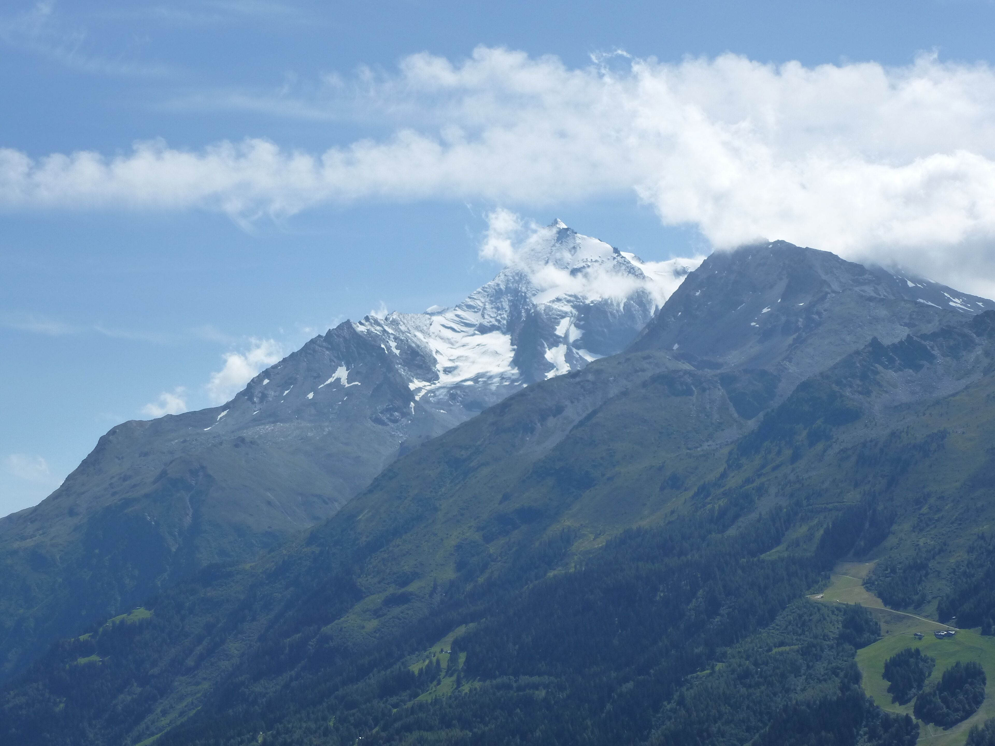 vue depuis la route du col du petit st bernard
