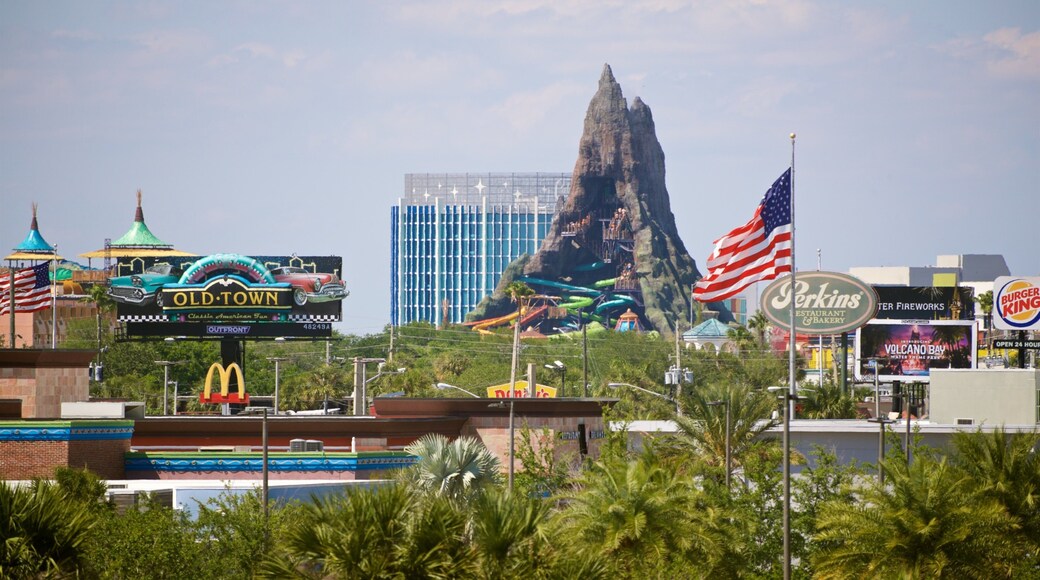 International Drive showing landscape views