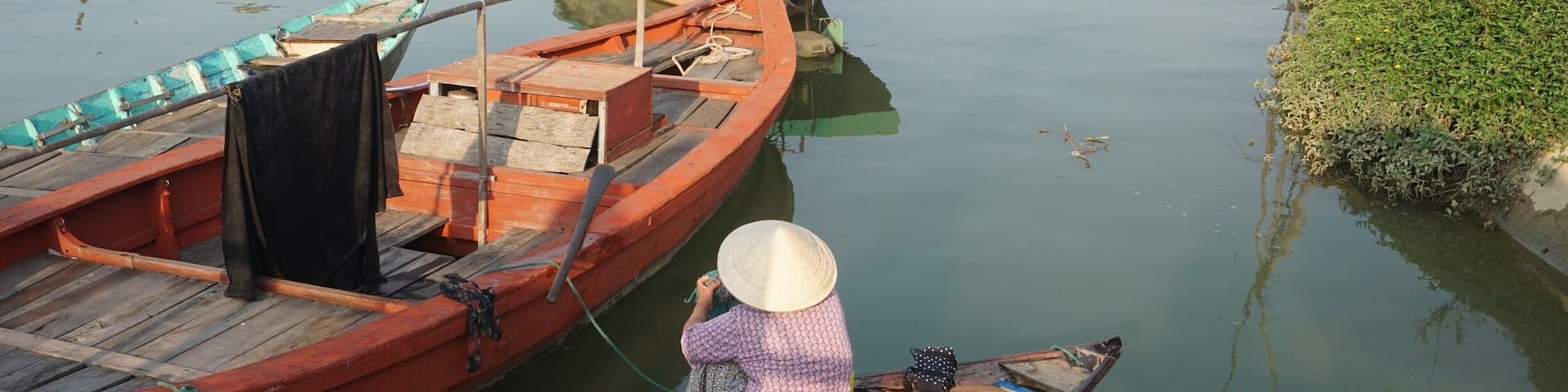 The Thu Bon river is the centre-hub of the gorgeous city of Hoi An in Vietnam. It acts as meeting point for locals and tourists alike, it's a market, a tourist attraction, a place for festivals and celebrations. #AquaTrove #Vietnam
#HoiAn