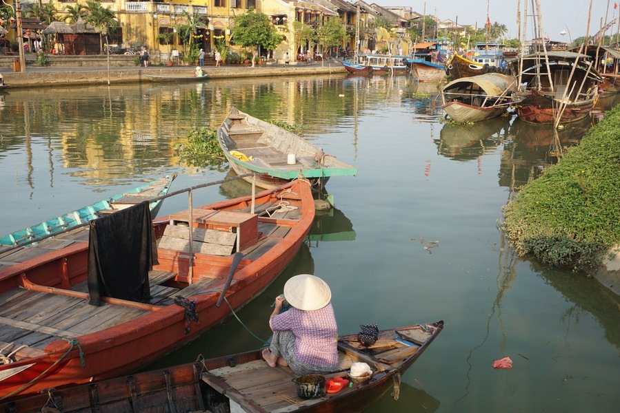 The Thu Bon river is the centre-hub of the gorgeous city of Hoi An in Vietnam. It acts as meeting point for locals and tourists alike, it's a market, a tourist attraction, a place for festivals and celebrations. #AquaTrove #Vietnam
#HoiAn
