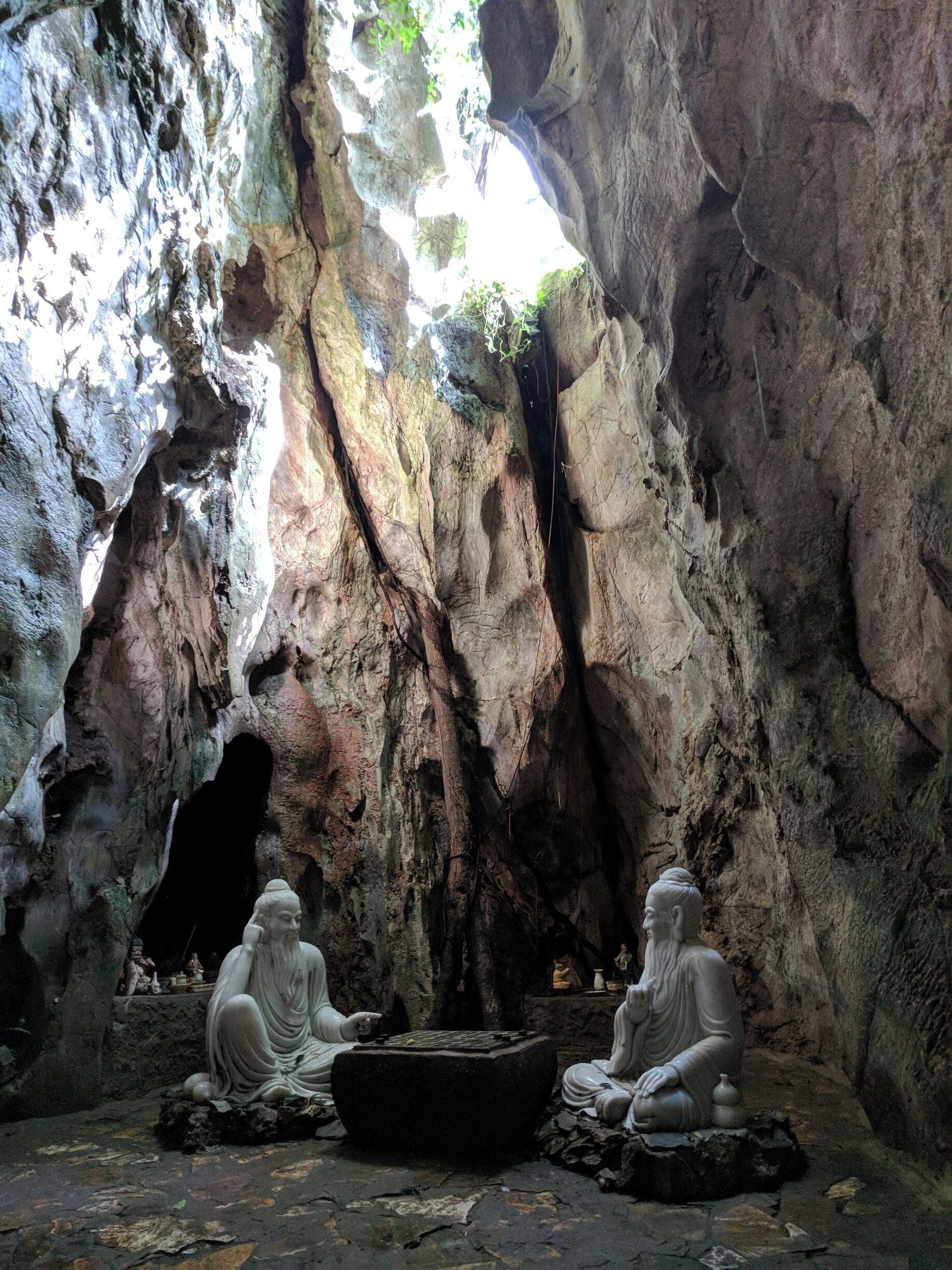 So many caverns with neat statues! #lifeatexpedia