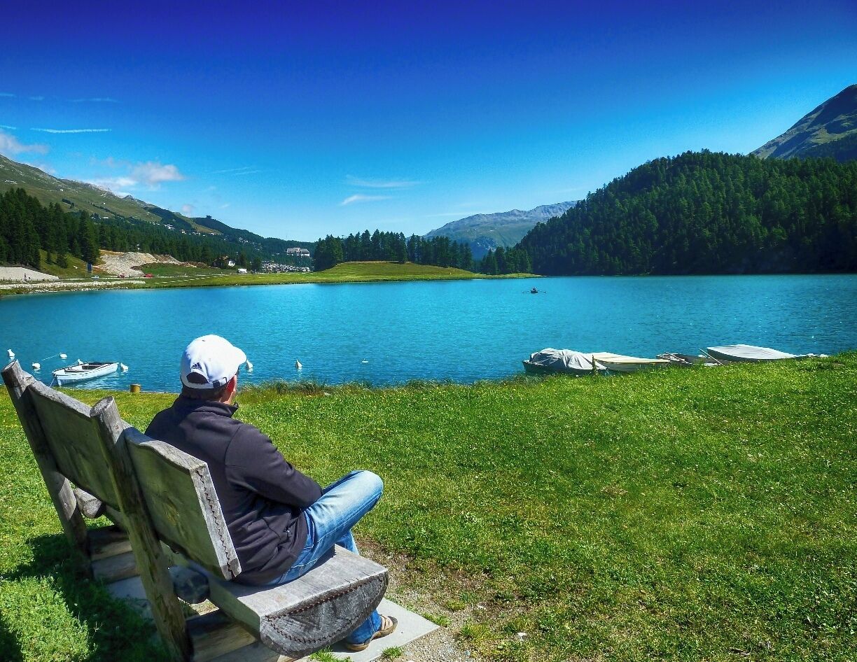Silvaplana, in Switzerland, is a beautiful place, ideal to relax before you visit Sankt Moritz. Silvaplana is known as well for its lake, which is one of the best places for windsurfing and kitesurfing.