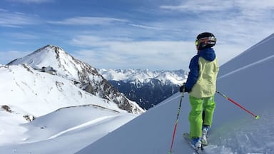 Young man and the mountains...
#bestvacations #bestintravel #ski #austria #ischgl #familytrip #mountains #winterbreak #winter #freestyle #weekend #kidsfun