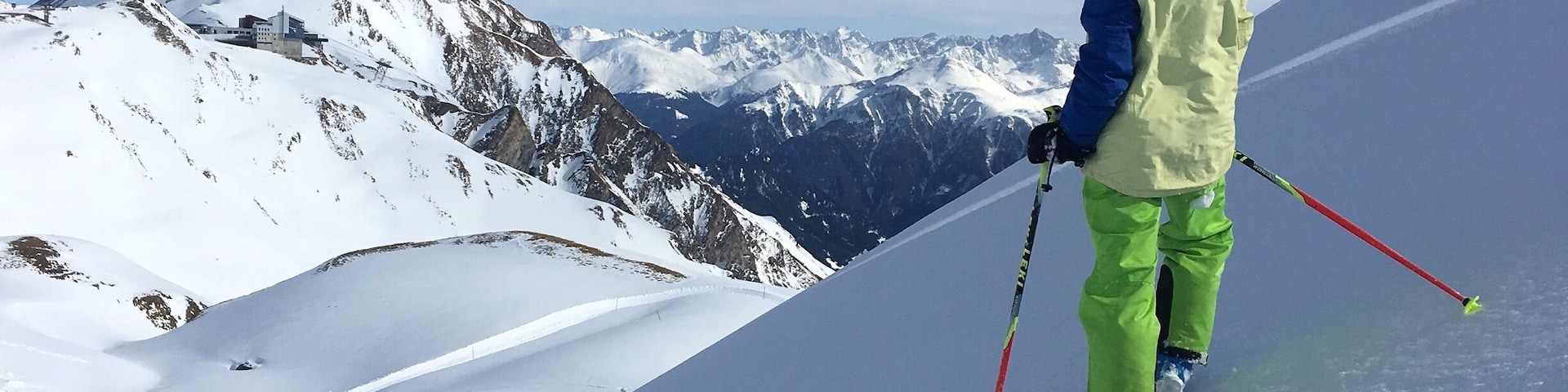 Young man and the mountains...
#bestvacations #bestintravel #ski #austria #ischgl #familytrip #mountains #winterbreak #winter #freestyle #weekend #kidsfun