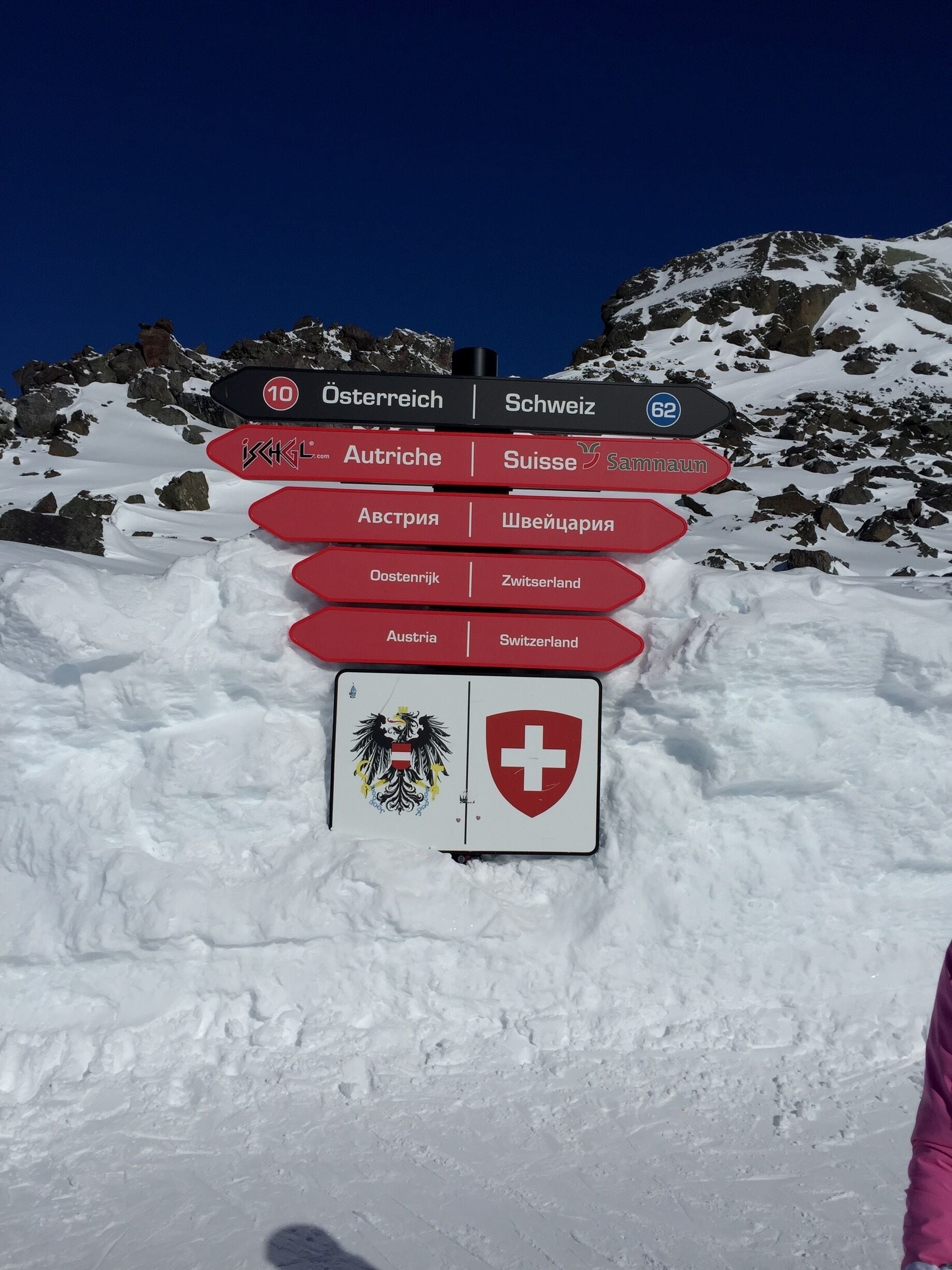 The border between Switzerland and Austria. Cool place at Ischgl ski area 👏❄️⛷