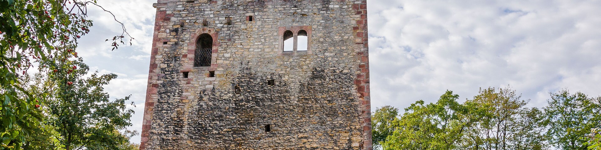 Muttenz, Wartenberg, Mittlere Wartenberg, Burg, Ruine, Mittlere Ruine, Mittelalterlichen Burgen, Wanderweg, Wald, Waldweg, Laubwald, Pratteln, Baselland, Herbst, Schweiz