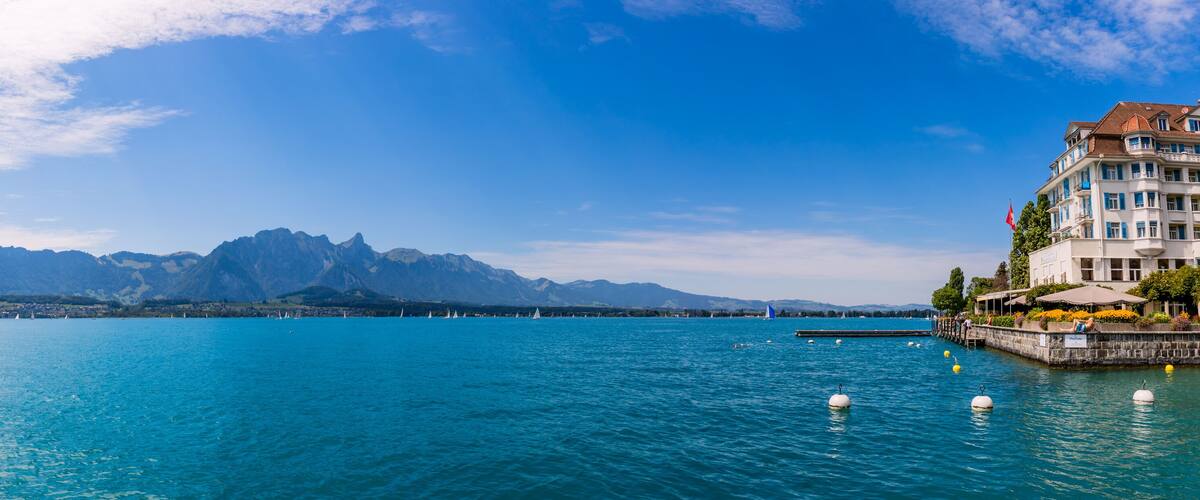 Panorama du Lac de Thoune en Suisse