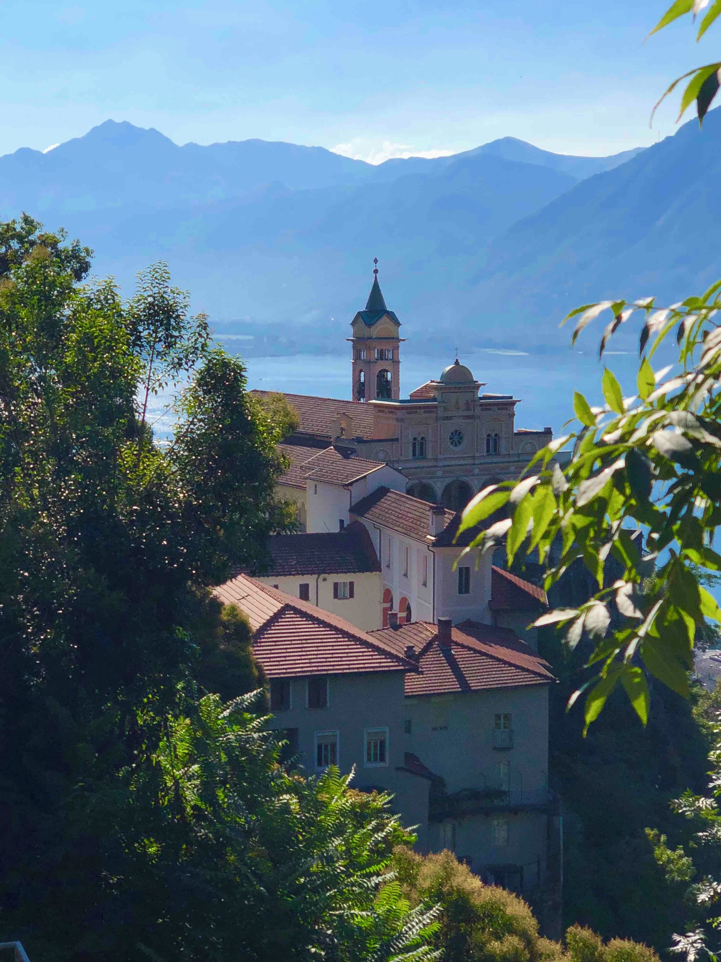 Like out of a fairy tale, got this shot of the stunning Madonna del Sasso on our hike up to Cimetta

#Ticino
#Switzerland
#Explore