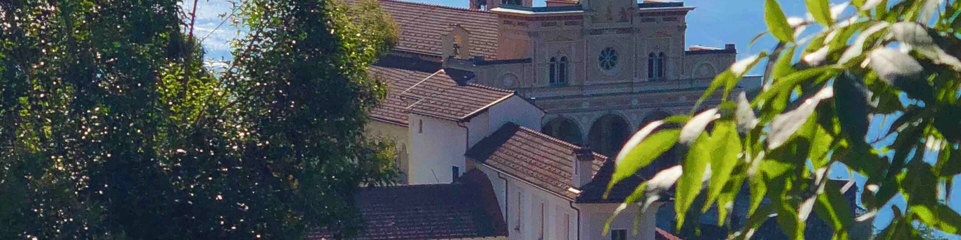 Like out of a fairy tale, got this shot of the stunning Madonna del Sasso on our hike up to Cimetta
#Ticino
#Switzerland
#Explore