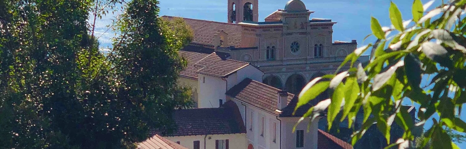 Like out of a fairy tale, got this shot of the stunning Madonna del Sasso on our hike up to Cimetta
#Ticino
#Switzerland
#Explore