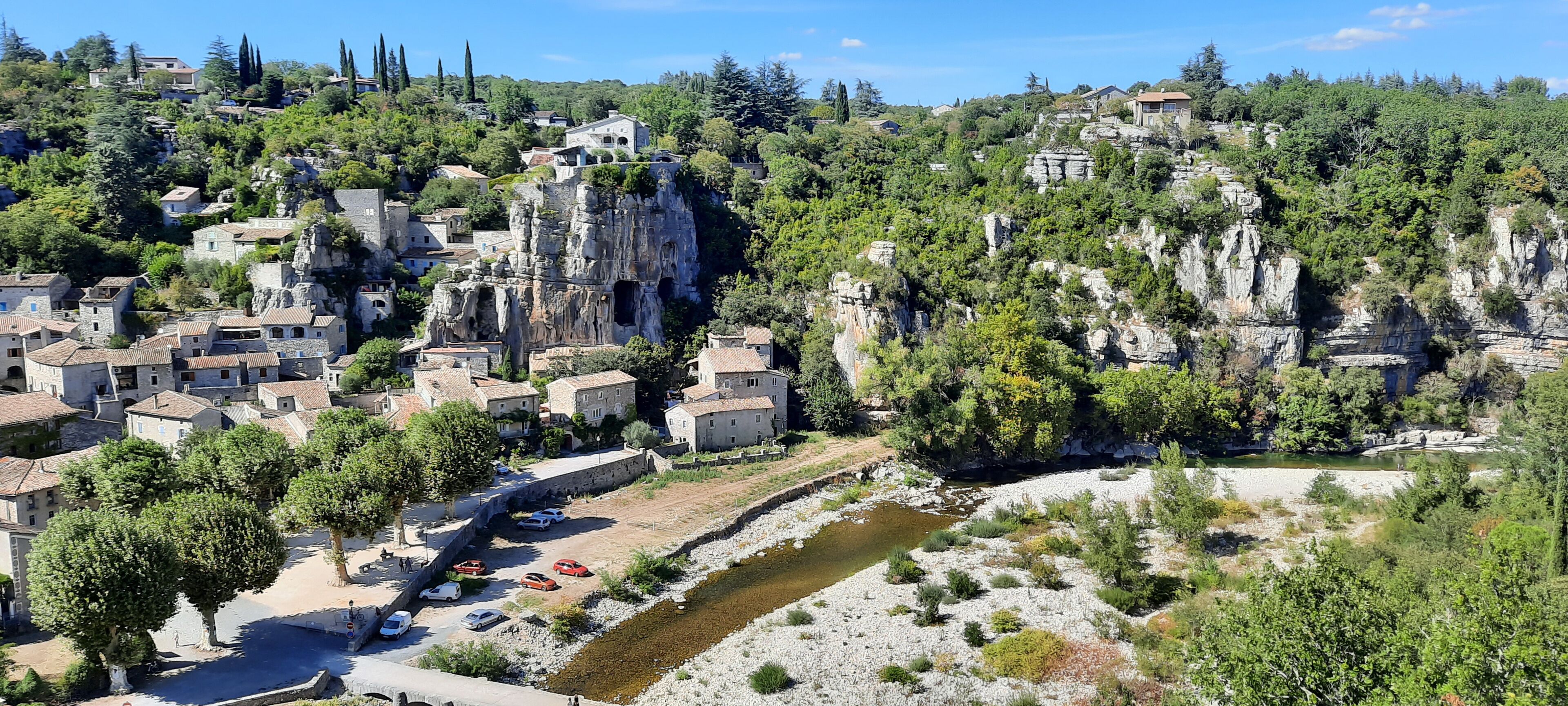 Le village de Labeaume en Ardèche en France