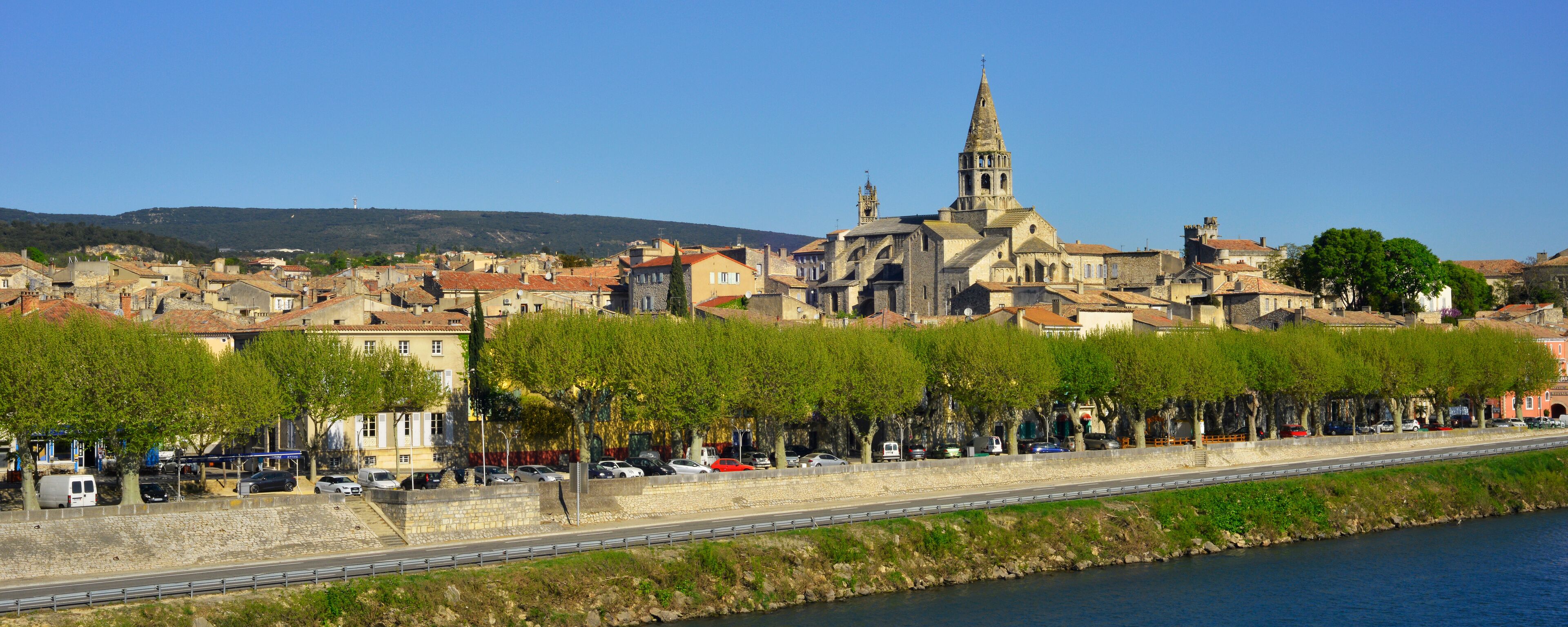Panoramique sur Bourg-Saint-Andéol (07700), Ardèche en Auvergne-Rhône-Alpes, France