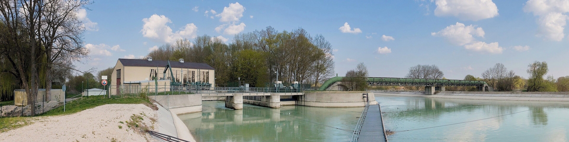 Feed of river power plant Speichersee, Aschheim near Munich, Germany