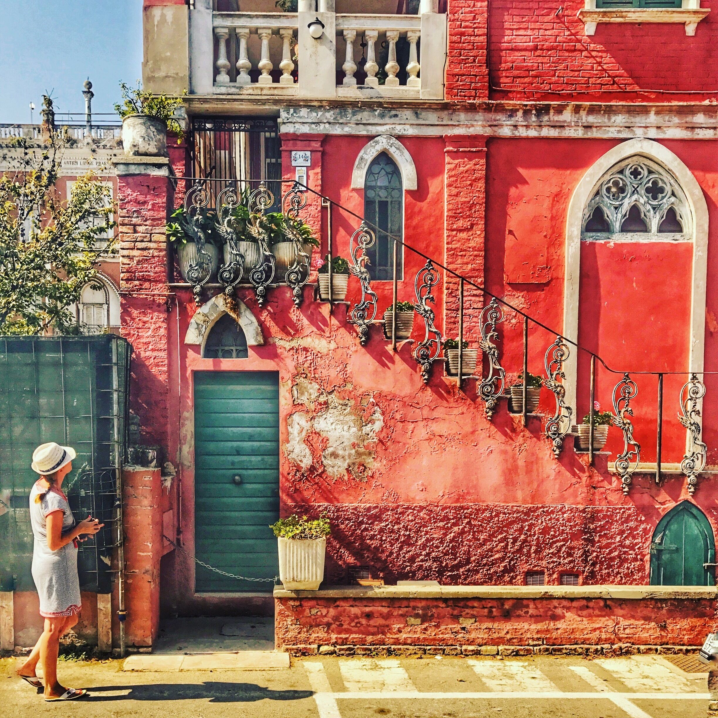 The wife and I enjoyed finding some wonderful old Italian buildings just off the beach on the other side of the railway in Pineto. 