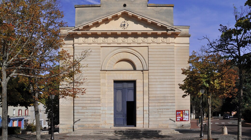 This building is en partie classé, en partie inscrit au titre des Monuments Historiques. It is indexed in the Base Mérimée, a database of architectural heritage maintained by the French Ministry of Culture, under the reference PA00088162 .