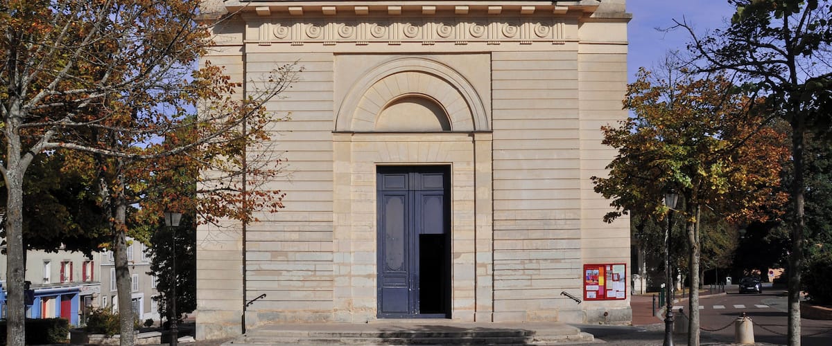 This building is en partie classé, en partie inscrit au titre des Monuments Historiques. It is indexed in the Base Mérimée, a database of architectural heritage maintained by the French Ministry of Culture, under the reference PA00088162 .