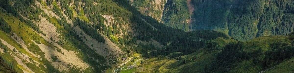 August 2017
Falbesoner Ochsenalm, Stubai Alps, Austria
Stubai Alps belong to the Central Alps and are quite near from Innsbruck. The picture was taken on route from Franz-Senn hut to Neue Regensburger hut. The meadow below is called Falbesoner Ochsenalm (1.822 m alt.). It is on the way down to Falbeson village in the valley of Unterbergtal which is basically the main valley of the whole Stubaital. Just over the valley the Habicht peak is rising with its impressive 3.277 meters.