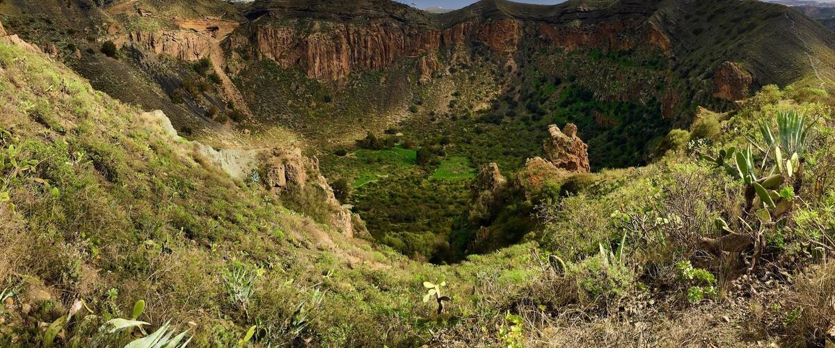 A lovely hike, but be prepared to spend a lot of time knocking tiny volcanic rocks out of your shoes.