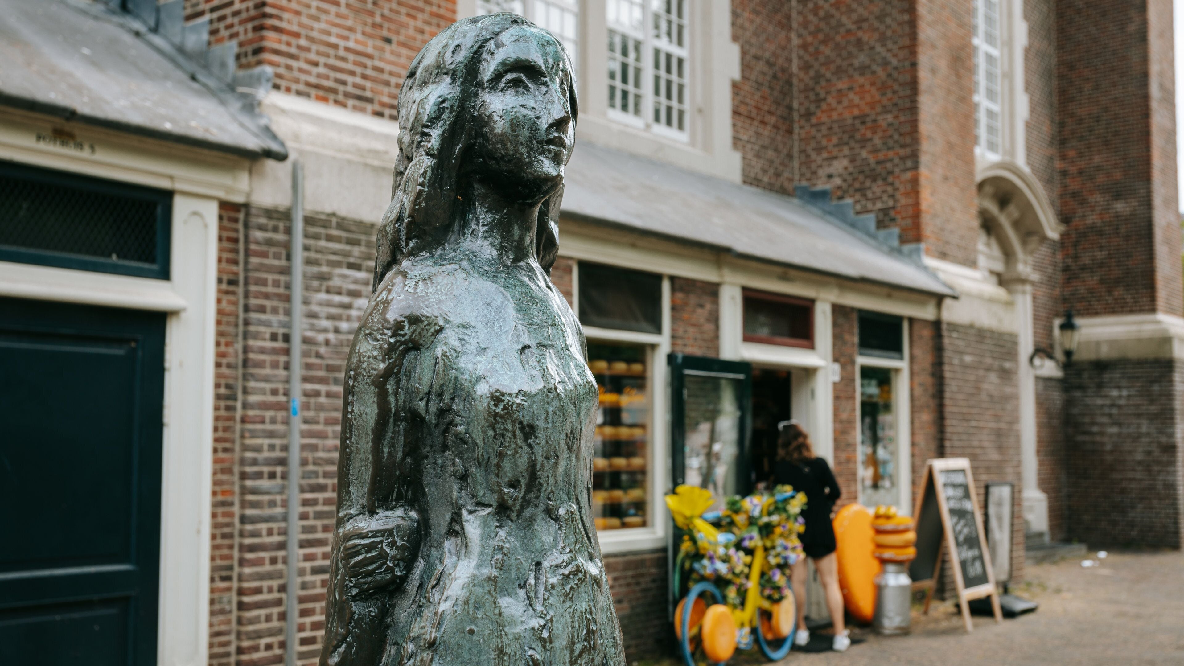 Anne Frank House which includes a statue or sculpture and heritage elements