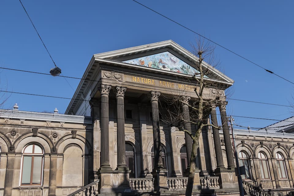 A classical building with columns and a decorative frieze.