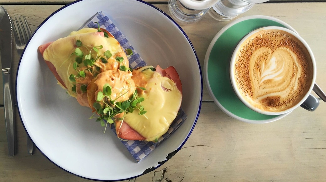 There's a reason this cafe is always busy! The dukka crusted poach egg is an absolute masterstroke.
www.cheskiesgaplife.com