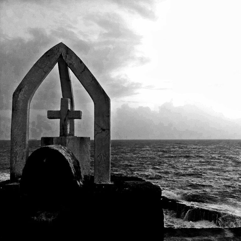 Awesome viewpoint to the Arabian sea.