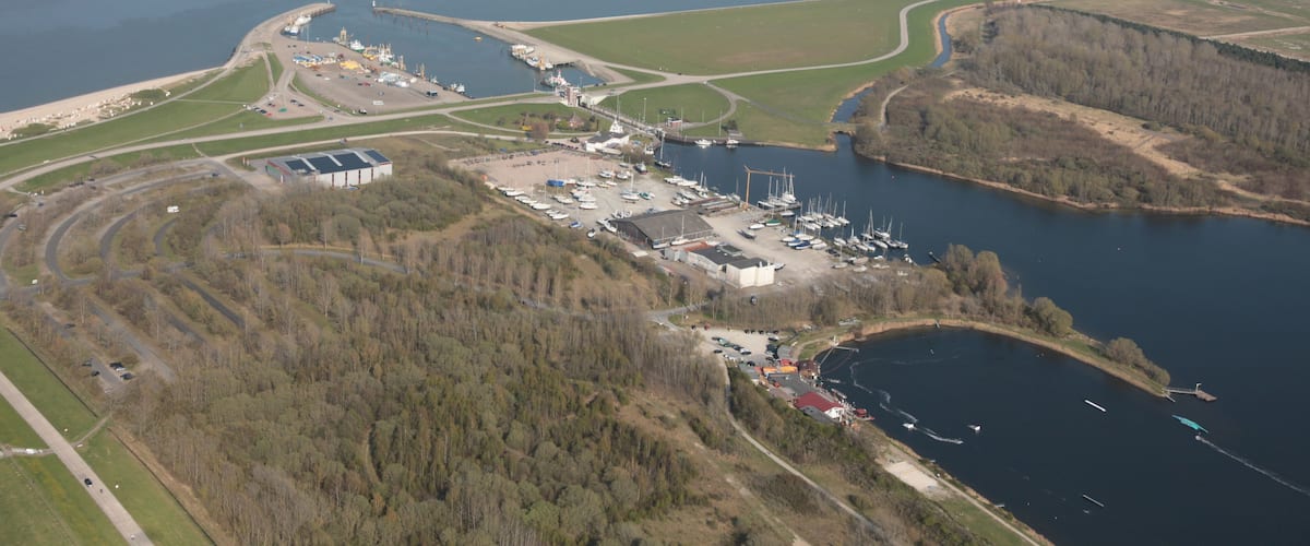 Fotoflug von Nordholz-Spieka nach Oldenburg und Papenburg This photo was taken by Alchemist-hp. If you use one of my photos, an email (account needed) or a message or direct to: my email account would be greatly appreciated. Please note the license terms. Other licensing terms can get discussed, too. This file is copyrighted and has been released under a license which is incompatible with Facebook's licensing terms. It is not permitted to upload this file to Facebook.