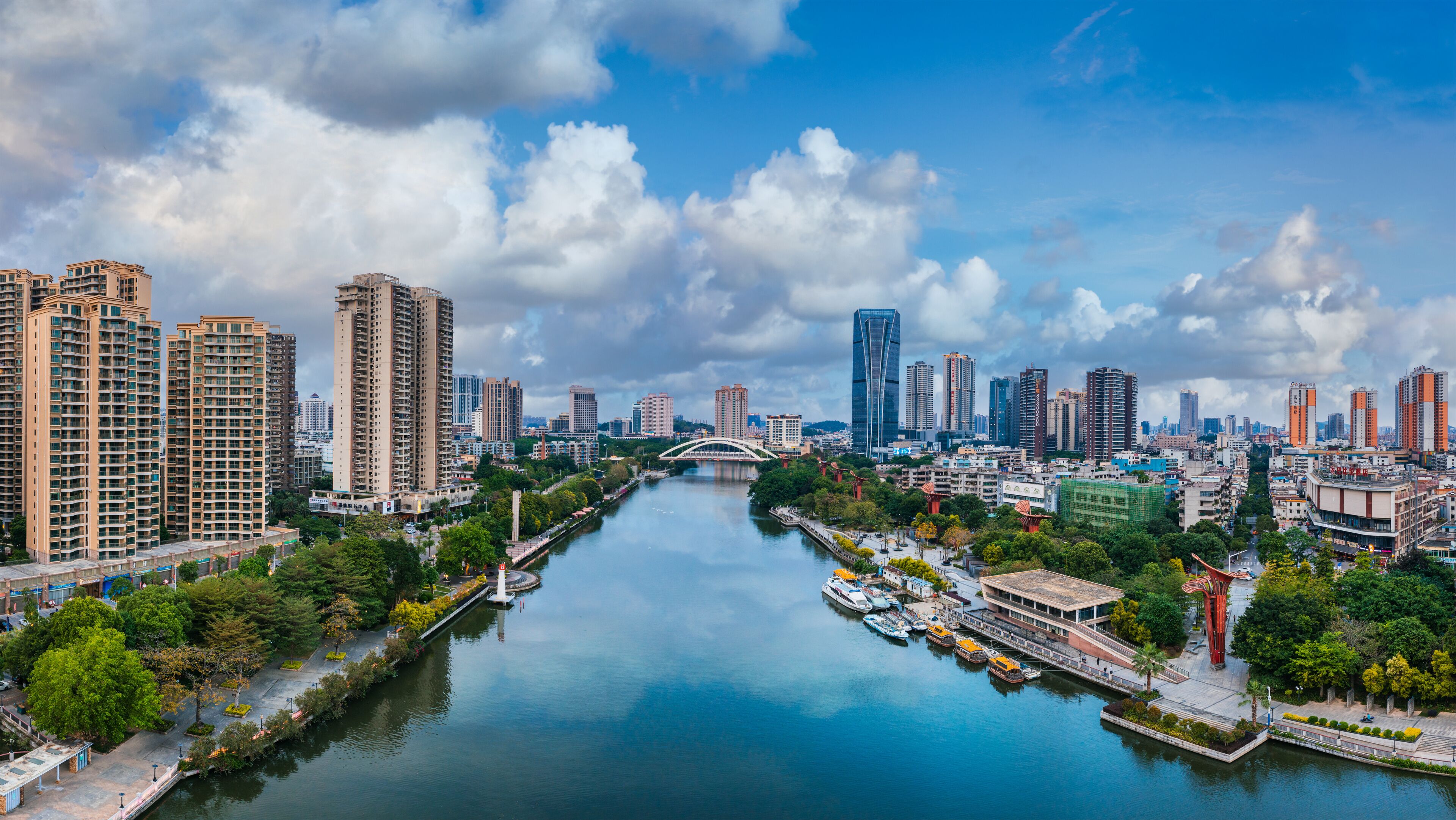 Urban scenery on both sides of Shiqi River, Zhongshan City, Guangdong Province, China