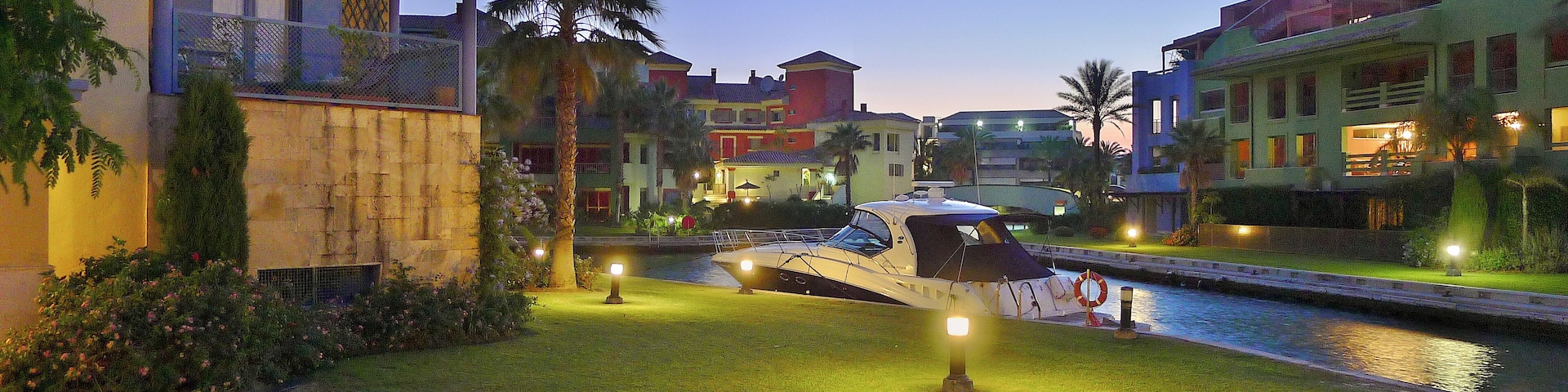 Vista nocturna del urbanismo