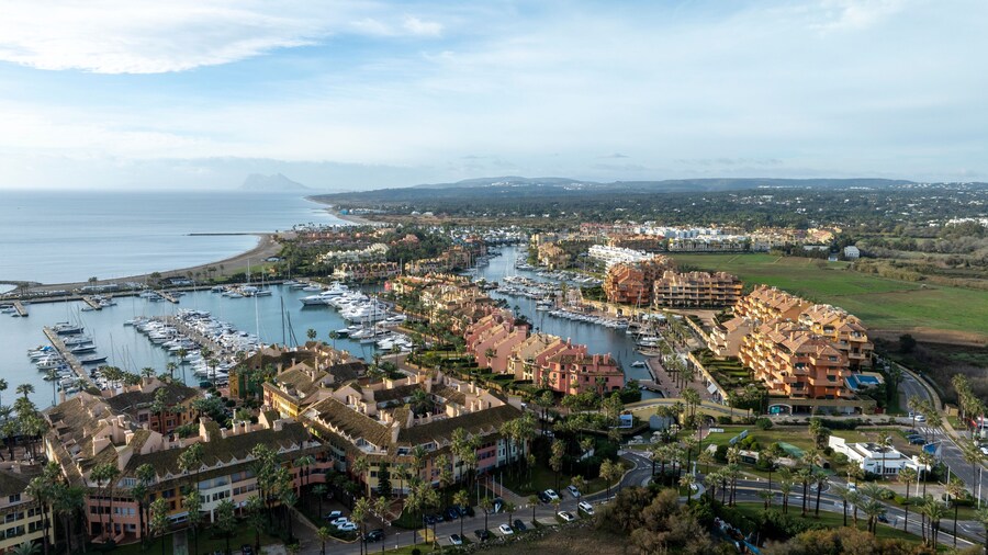vistas del puerto de Sotogrande en el término municipal de San Roque, España