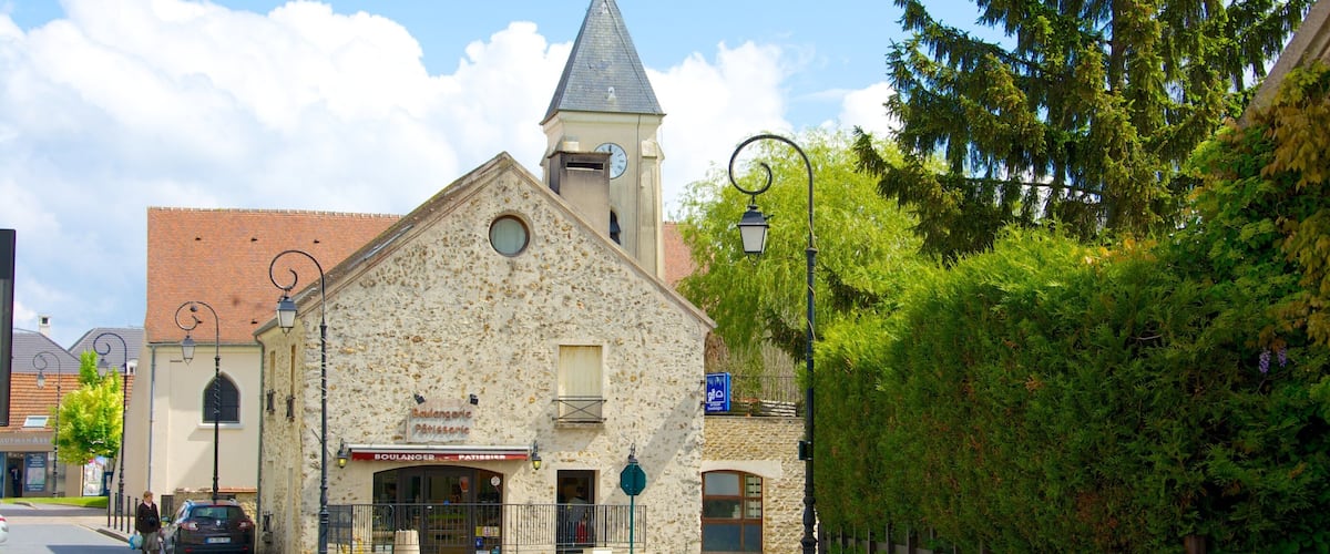 Magny-le-Hongre which includes heritage architecture, street scenes and a small town or village