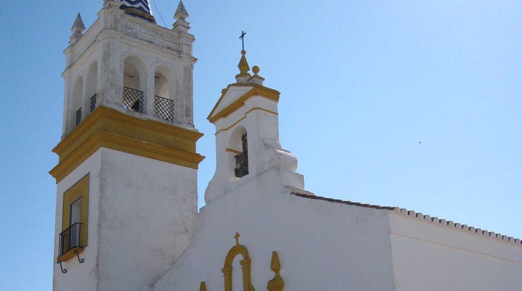 Vista exterior de la Iglesia Nuestra Señora de las Veredas, de Guadalema de los Quintero (Sevilla, España)