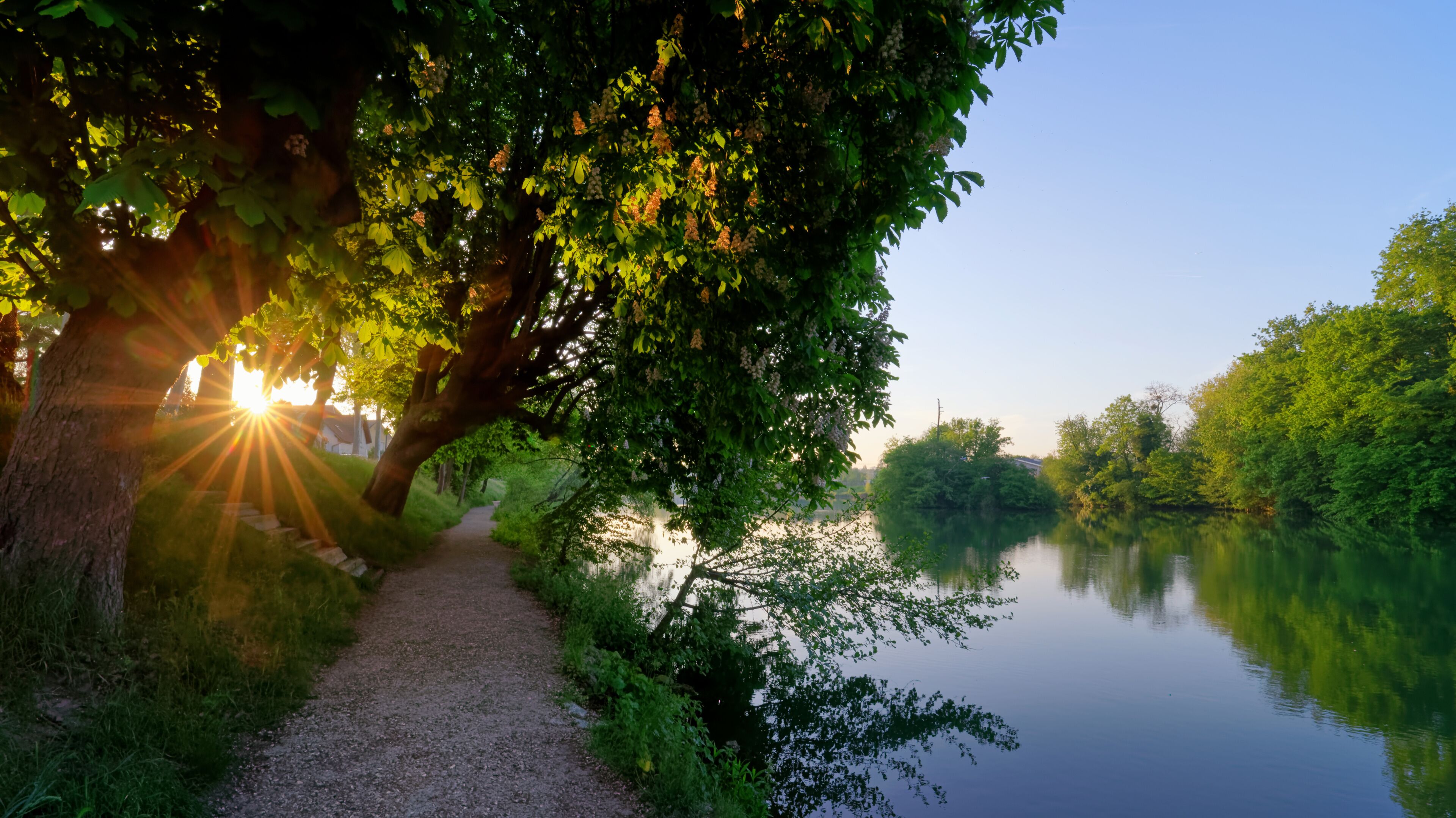 The Marne river loop in Ile-De-France region. Saint-Maur-Des-Fossés city 