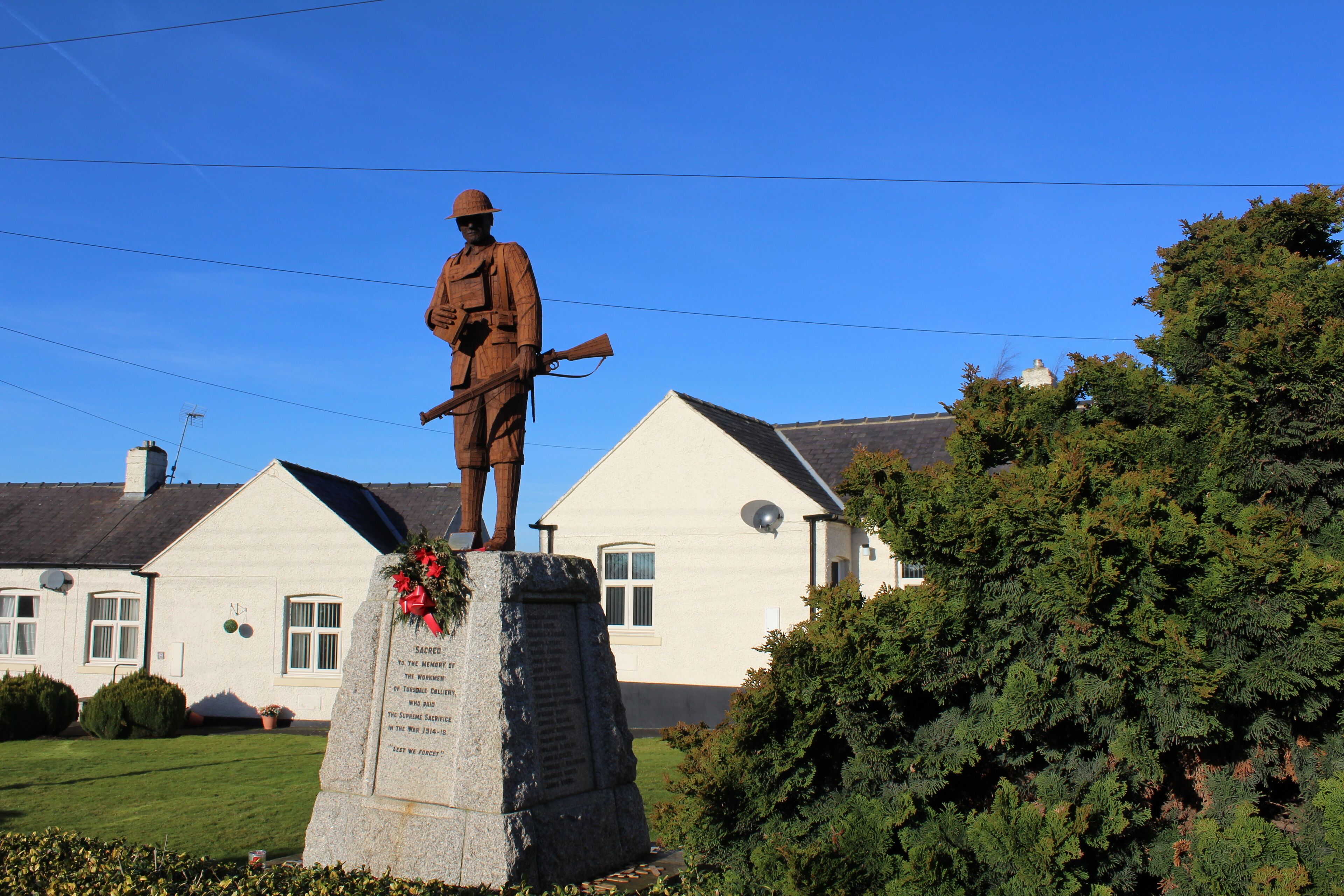 Old statue for memorial to the war