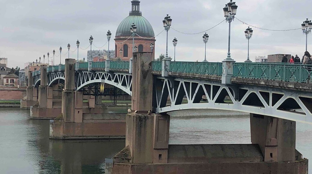 A famous bridge in Toulouse