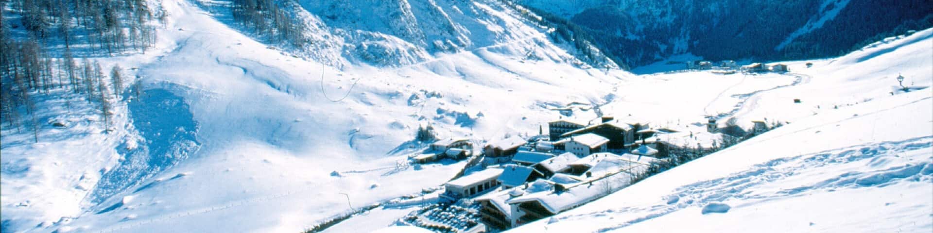 Hintertux which includes mountains and snow