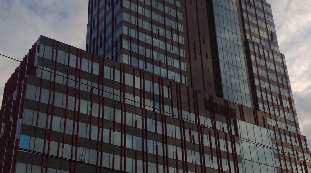 Another high rise building with two or three windows that seem to dislike conformity. A clear signal of civil disobedience.