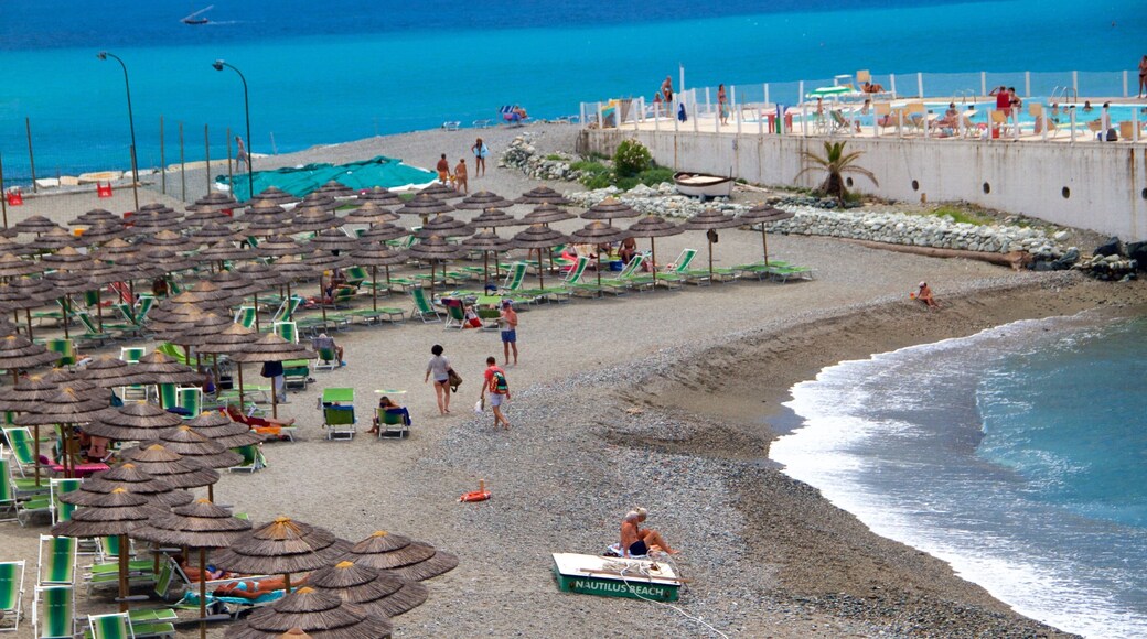 Celle Ligure som viser sandstrand, kyst og luksushotell eller resort