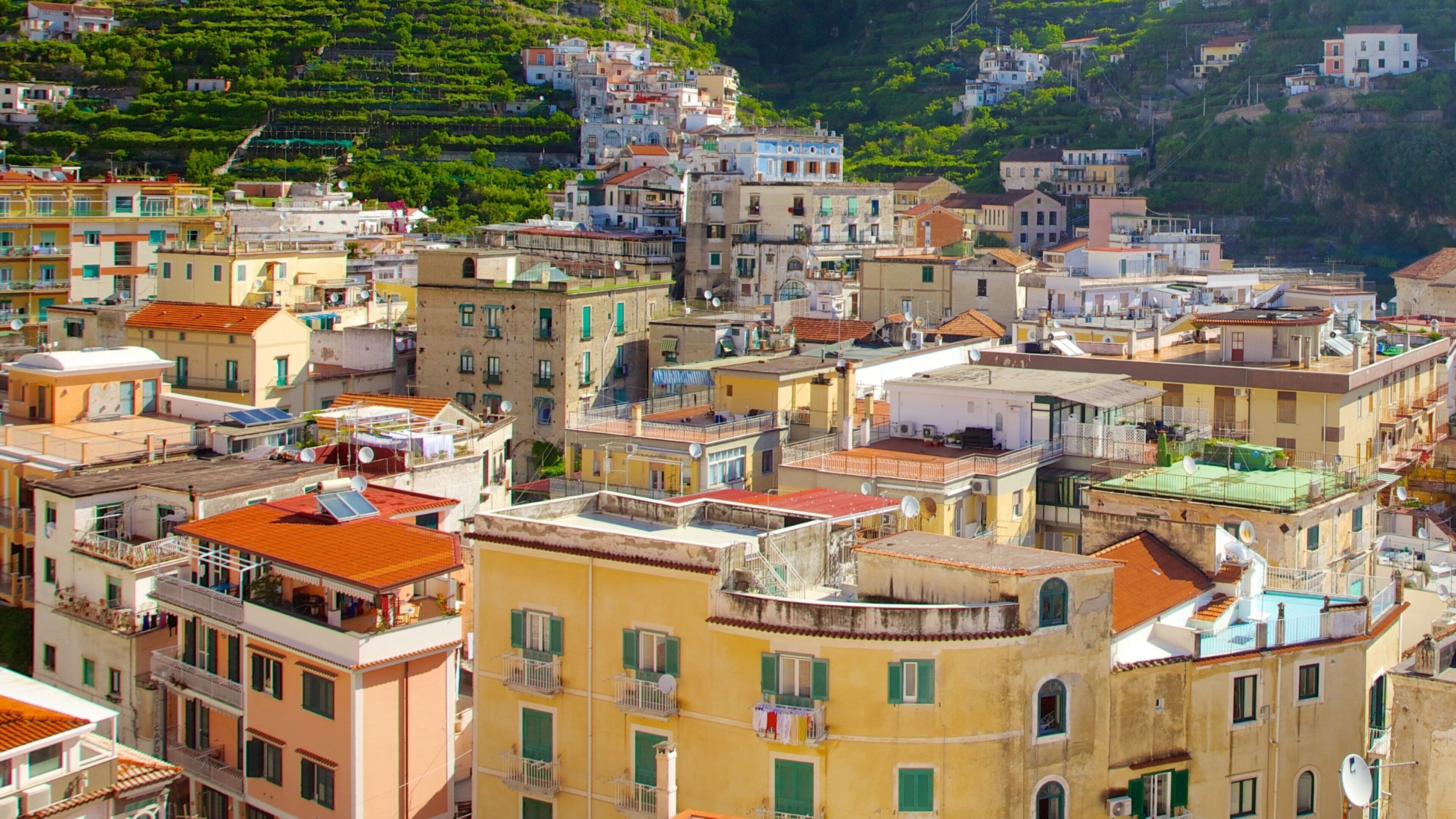 Minori ofreciendo una ciudad